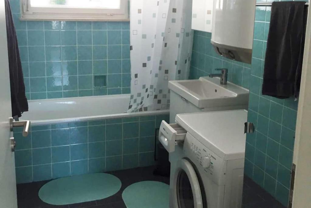 22B Grosse Wohnung Mit Balkon, Smarttv Und Wlan Korb Zewnętrze zdjęcie